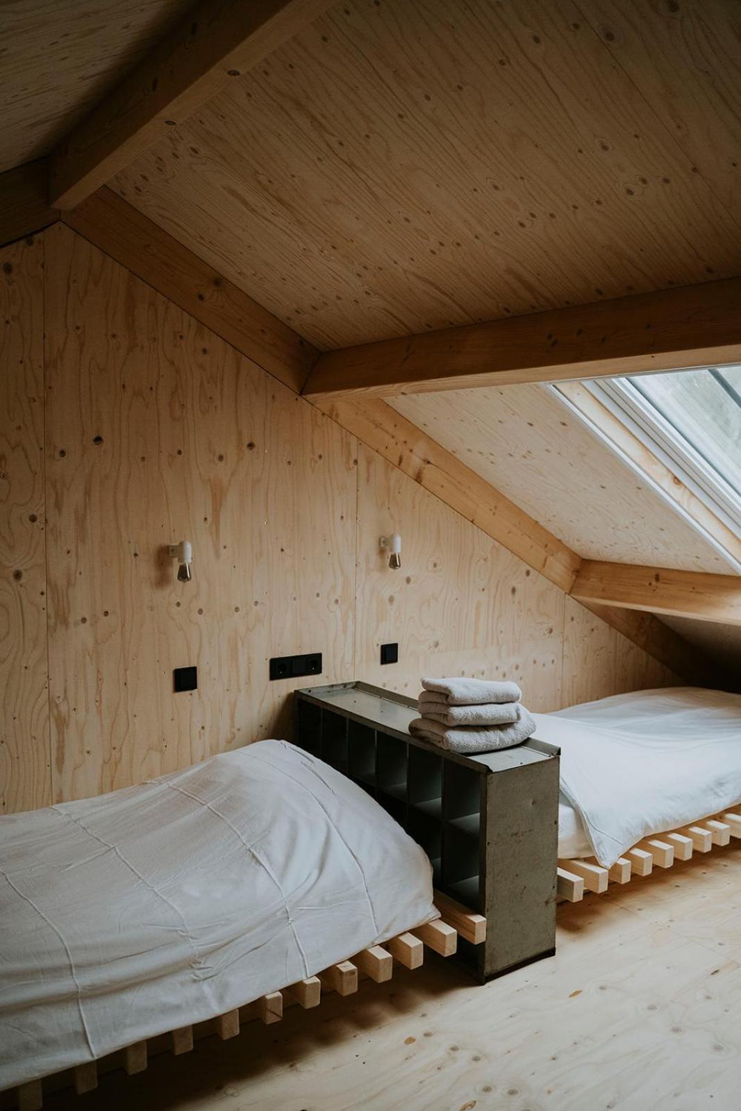 Bed En Brood In De Kapschuur - Boerderij De Zuiderkrib Bed and Breakfast Kraggenburg Eksteriør billede