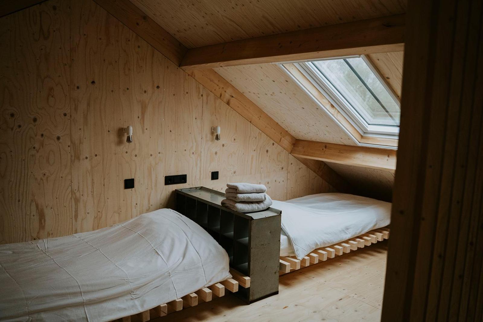 Bed En Brood In De Kapschuur - Boerderij De Zuiderkrib Bed and Breakfast Kraggenburg Eksteriør billede